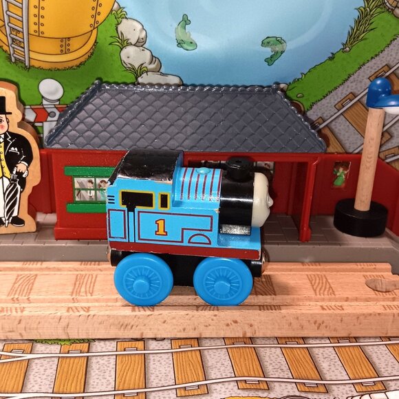 Thomas Wooden Railway Train Track Engine #1 Early Engineers Toddler - Picture 3 of 4